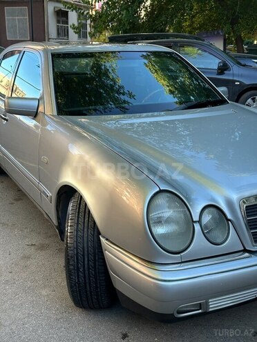 Mercedes E 280-4