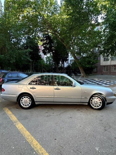 Mercedes E 280-6
