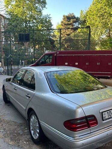 Mercedes E 280-9