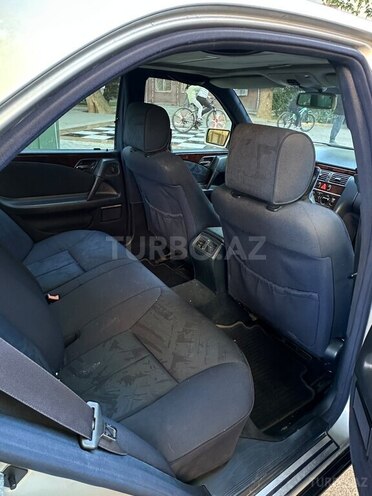 Mercedes E 280-13