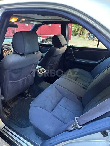 Mercedes E 280-12