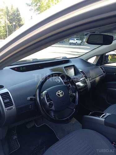 Toyota Prius-4