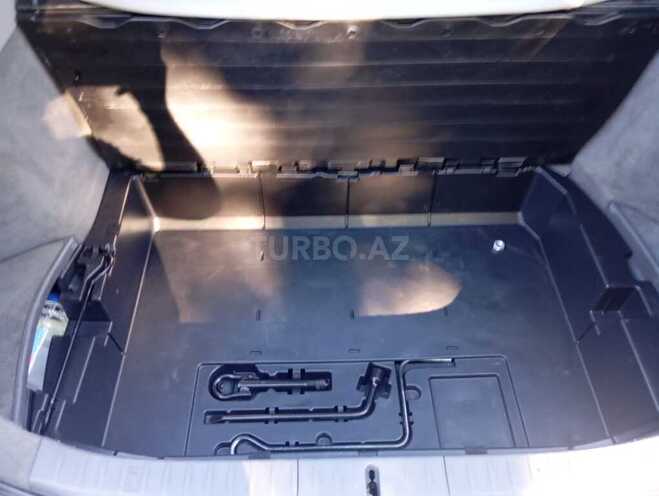 Toyota Prius-12