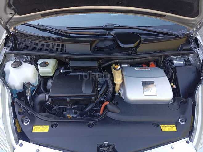 Toyota Prius-7
