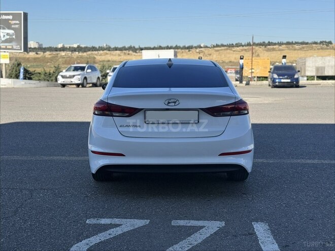 Hyundai Elantra-7