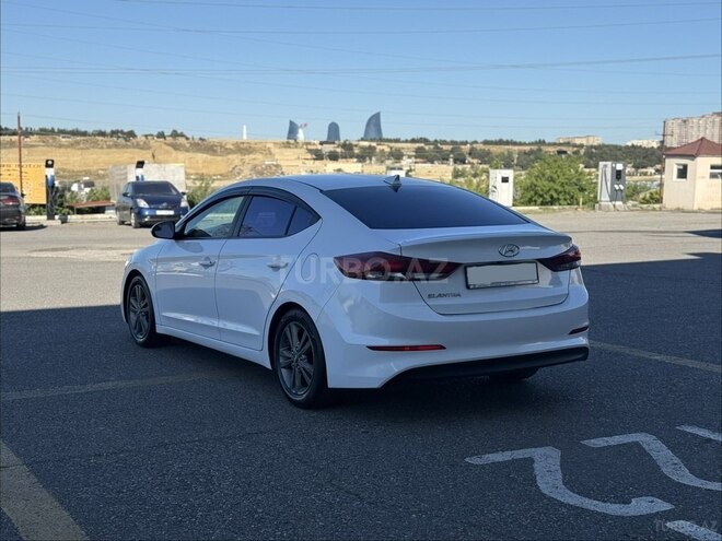 Hyundai Elantra-8