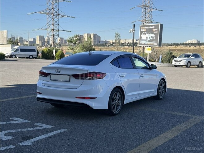Hyundai Elantra-6