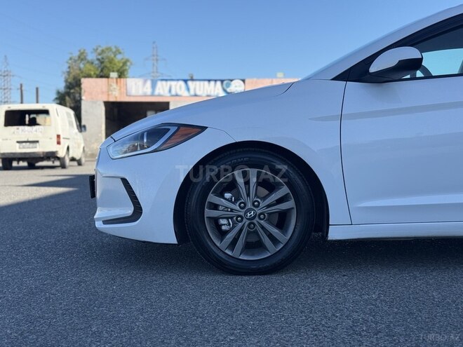 Hyundai Elantra-3