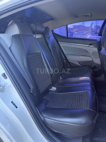 Hyundai Elantra-10