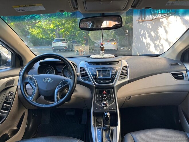 Hyundai Elantra-3