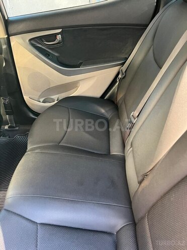 Hyundai Elantra-4