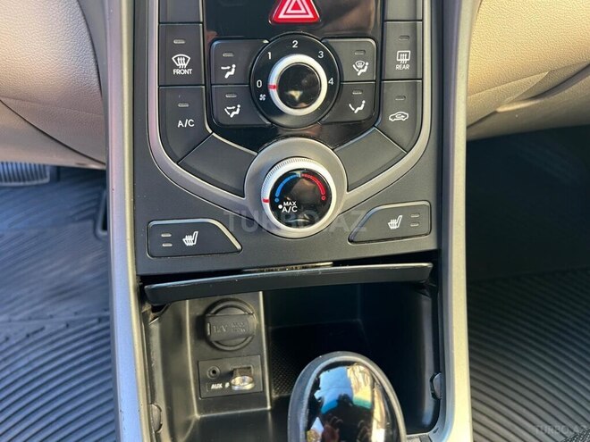 Hyundai Elantra-8