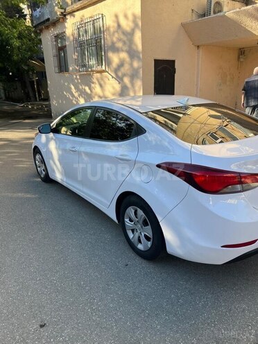 Hyundai Elantra-10