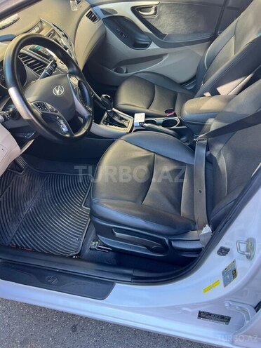 Hyundai Elantra-11