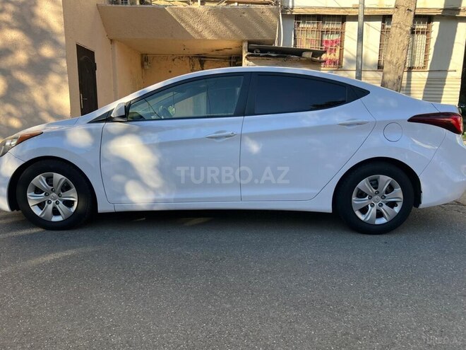 Hyundai Elantra-13