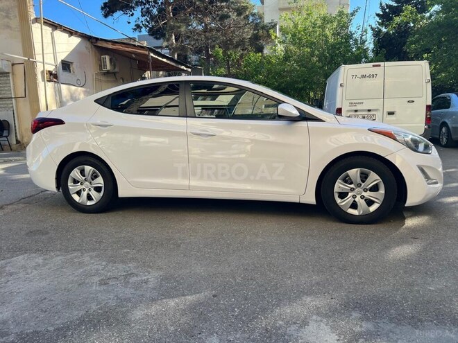 Hyundai Elantra-15