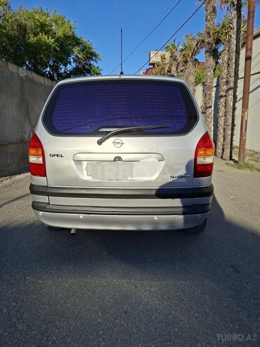 Opel Zafira-2