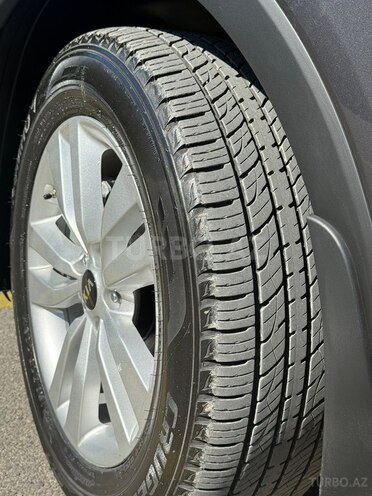 Kia Sorento-13