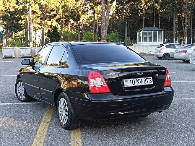 Hyundai Elantra-12