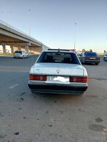 Mercedes 190-2