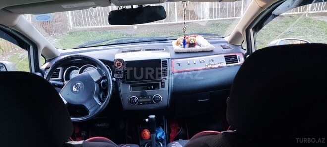 Nissan Tiida-4
