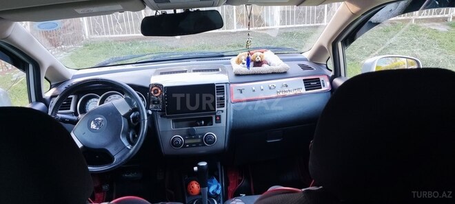 Nissan Tiida-6