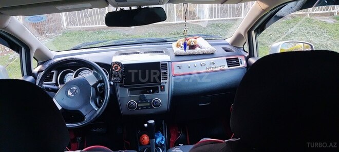 Nissan Tiida-5