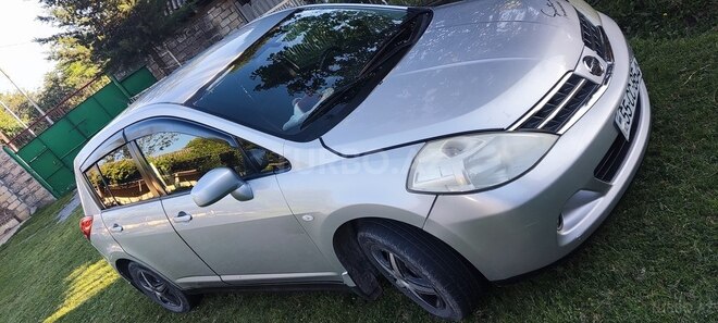 Nissan Tiida-8