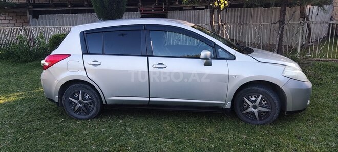 Nissan Tiida-10