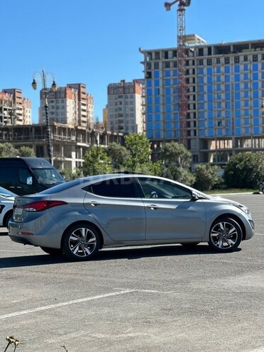 Hyundai Elantra-4