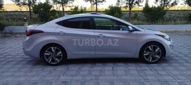 Hyundai Elantra-8