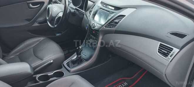 Hyundai Elantra-9