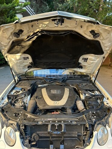 Mercedes E 350-11