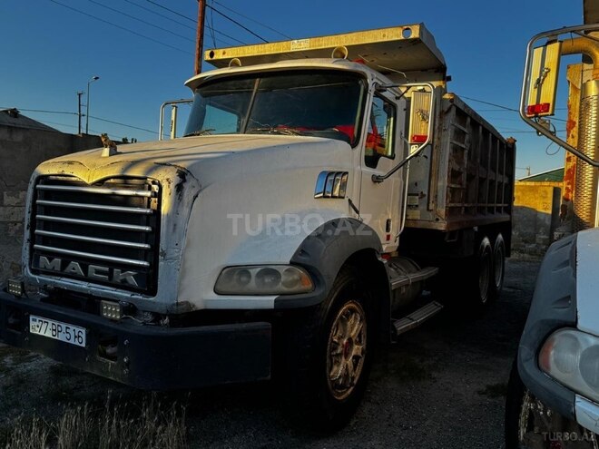 Mack Granite-2
