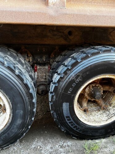 Mack Granite-3