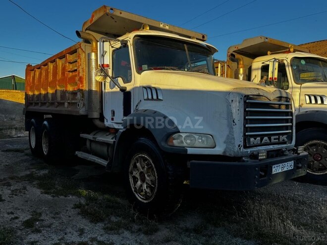 Mack Granite-1