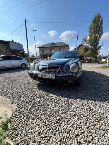 Mercedes E 240-2