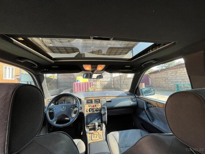 Mercedes E 240-8