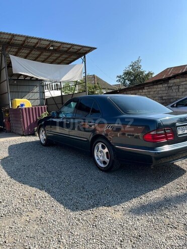 Mercedes E 240-5