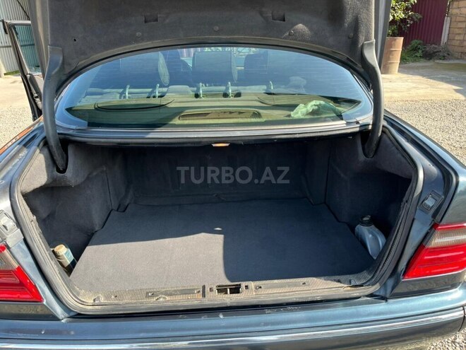 Mercedes E 240-12