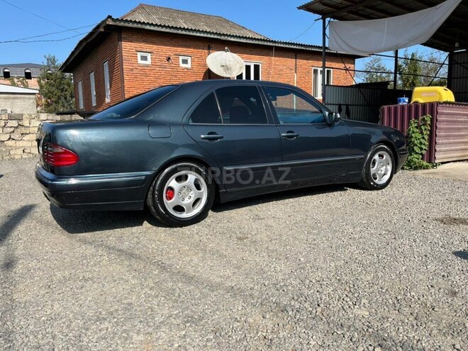 Mercedes E 240-4