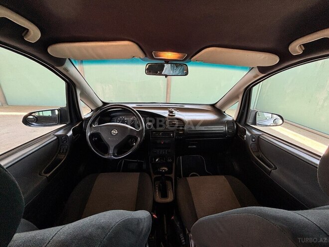 Opel Zafira-5
