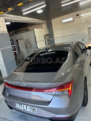 Hyundai Elantra-12