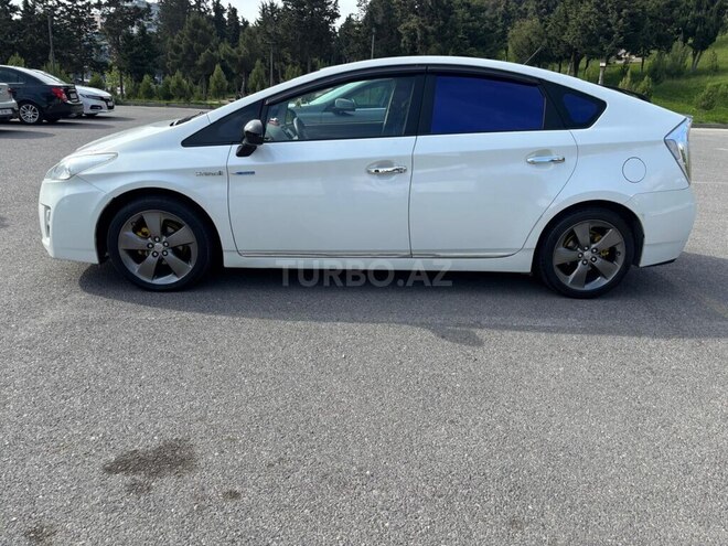 Toyota Prius-4