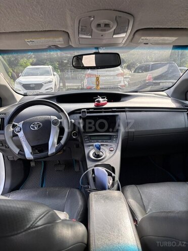 Toyota Prius-6
