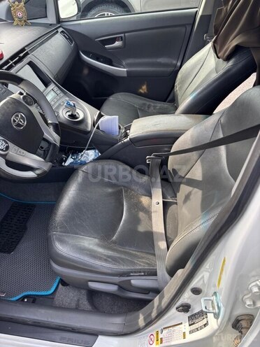 Toyota Prius-5