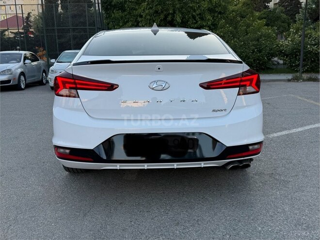 Hyundai Elantra-2
