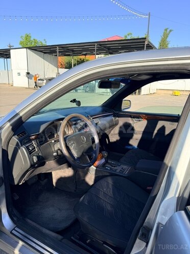 Mercedes E 220-9