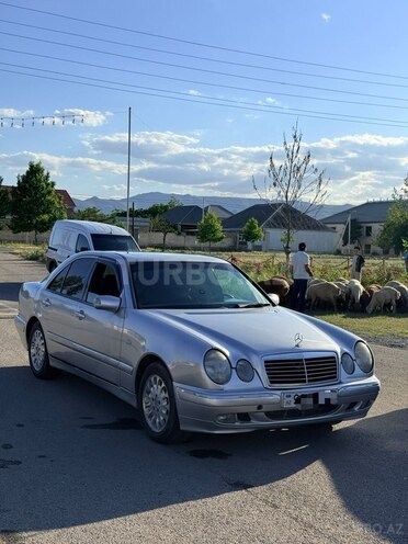 Mercedes E 220-4