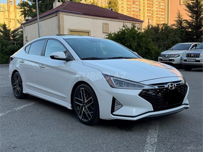 Hyundai Elantra-11